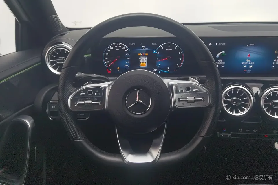 Mercedes-Benz Mercedes Benz A Class second facelift A 200 L sports sedan fashion version 2022 — миниатюра 4