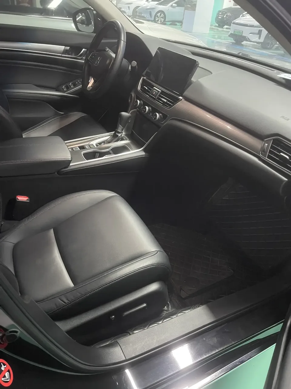 Honda Accord 2022 Accord 260TURBO Fantasy Night Premium Edition 2023 — миниатюра 3