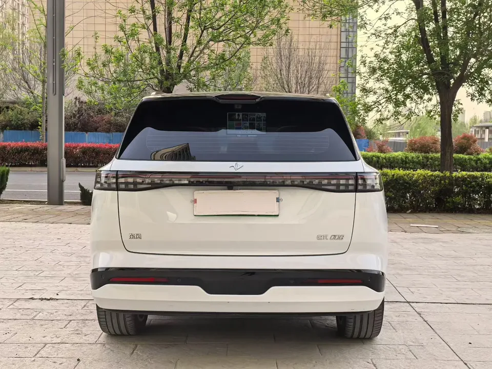 Dongfeng Yipai 008 210Ultra Ruyi Edition 5 Seaters 2024 — миниатюра 2