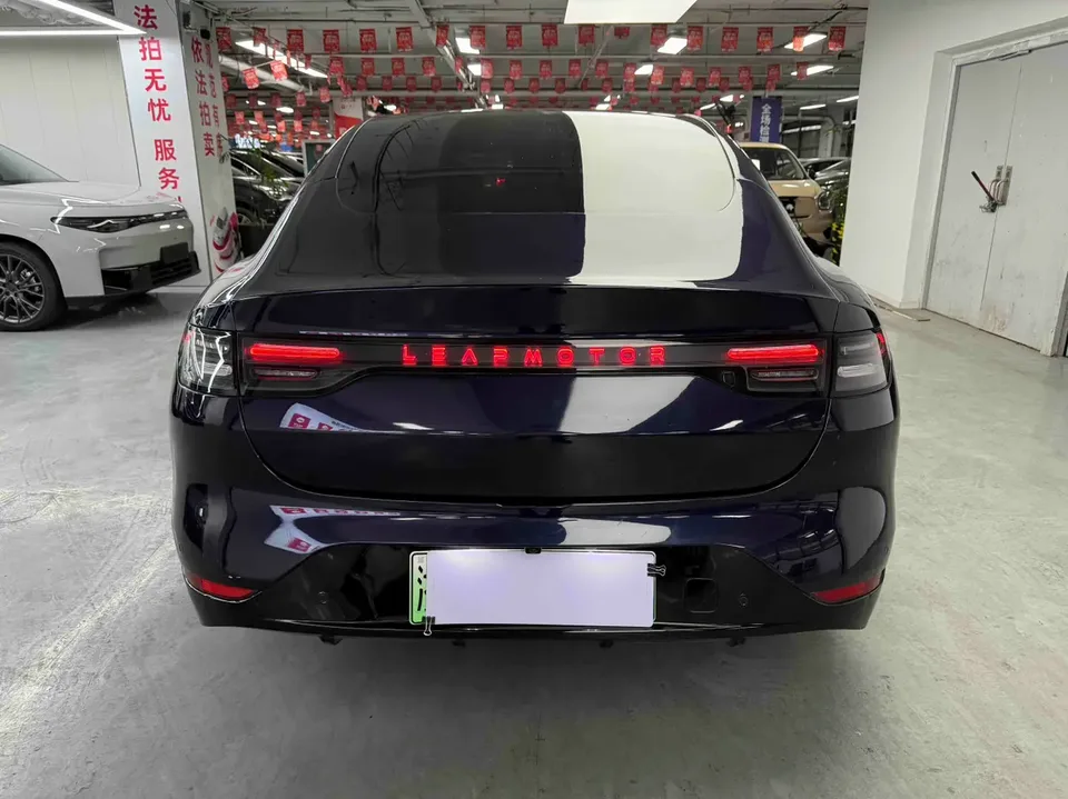 Leapmotor Zero running C01 rear-wheel drive ultra-long range version 2023 — миниатюра 2
