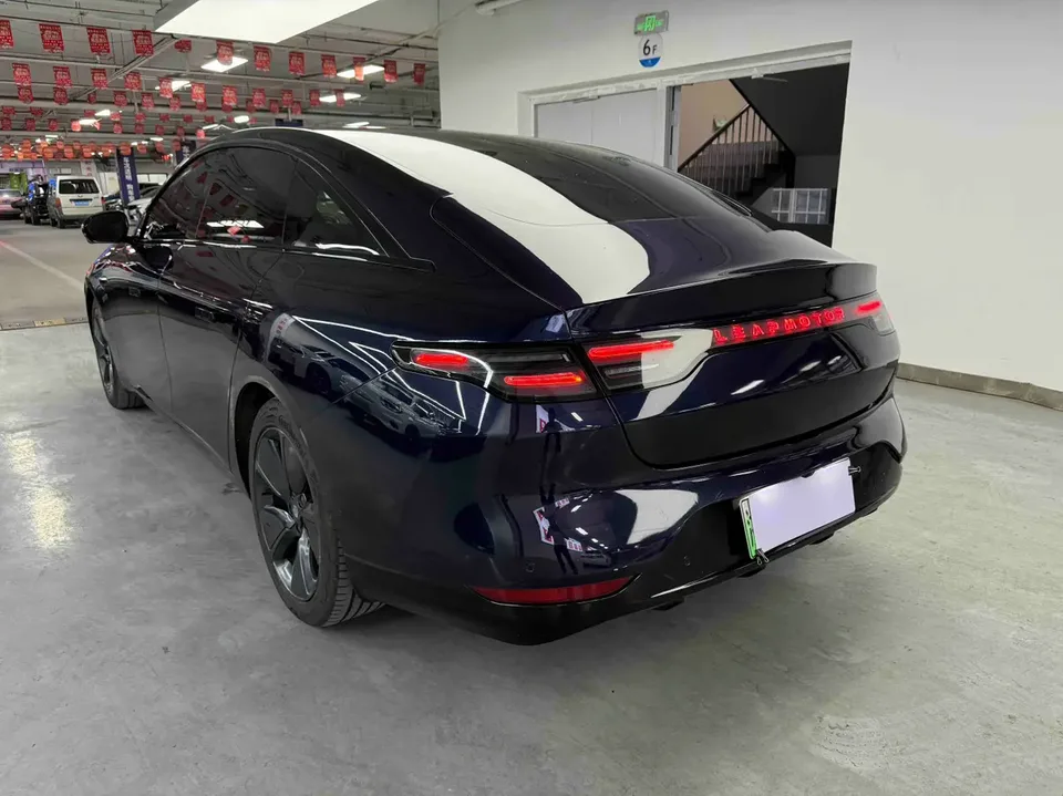 Leapmotor Zero running C01 rear-wheel drive ultra-long range version 2023 — миниатюра 4