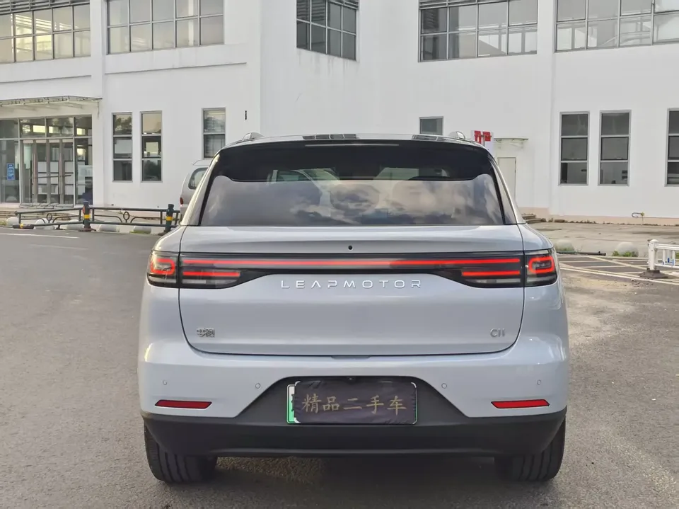 Leapmotor Zero running C11 Leapmotor C11 2026 Pure Electric Edition 640 LiDAR Zhizun Edition 2025 — миниатюра 5
