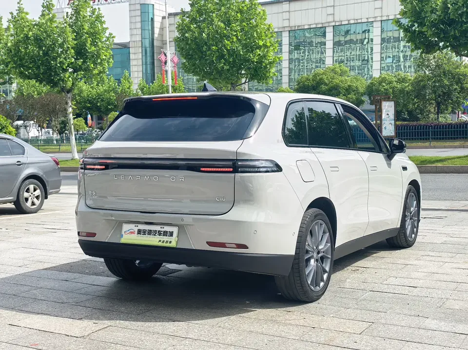 Leapmotor Zero running C10 Extended Range 210 Intelligent Edition 2024 — миниатюра 2