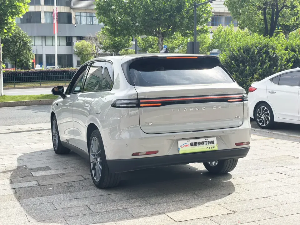 Leapmotor Zero running C10 Extended Range 210 Intelligent Edition 2024 — миниатюра 4
