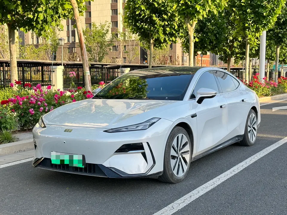 Geely Galaxy E8 2024