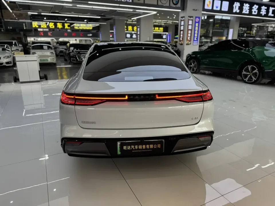 Geely Galaxy E8 700km Long-distance Intelligent Driving Edition 2025 — миниатюра 2