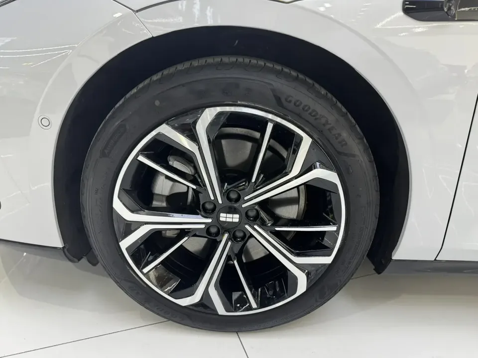 Geely Galaxy E8 700km Long-distance Intelligent Driving Edition 2025 — миниатюра 3