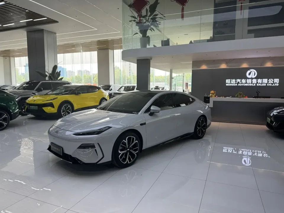 Geely Galaxy E8 700km Long-distance Intelligent Driving Edition 2025 — фото 1, купить с доставкой в Москву