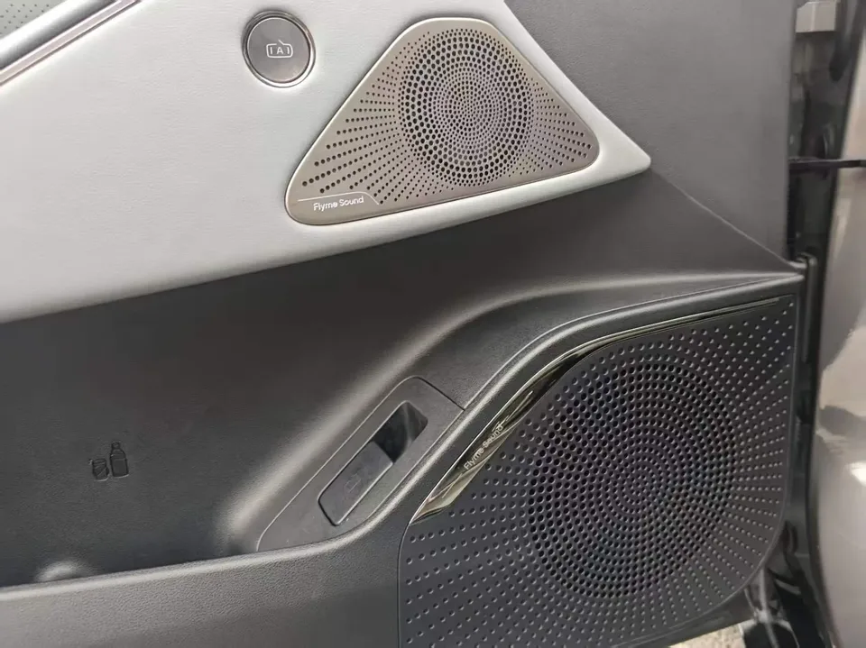 Geely Galaxy E8 700km Long-distance Intelligent Driving Edition 2025 — миниатюра 3