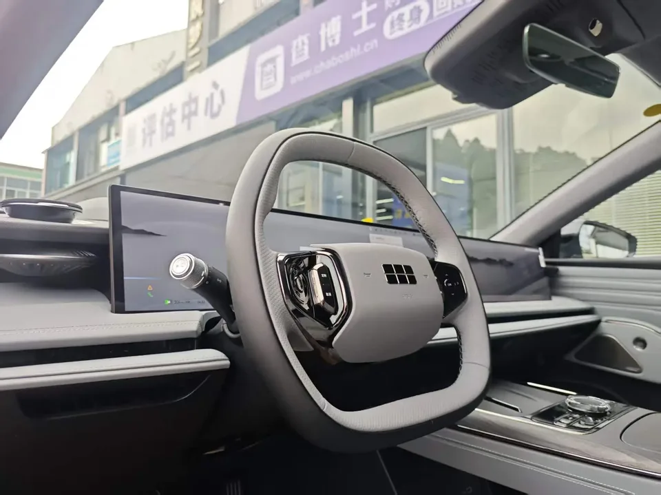 Geely Galaxy E8 700km Long-distance Intelligent Driving Edition 2025 — миниатюра 4