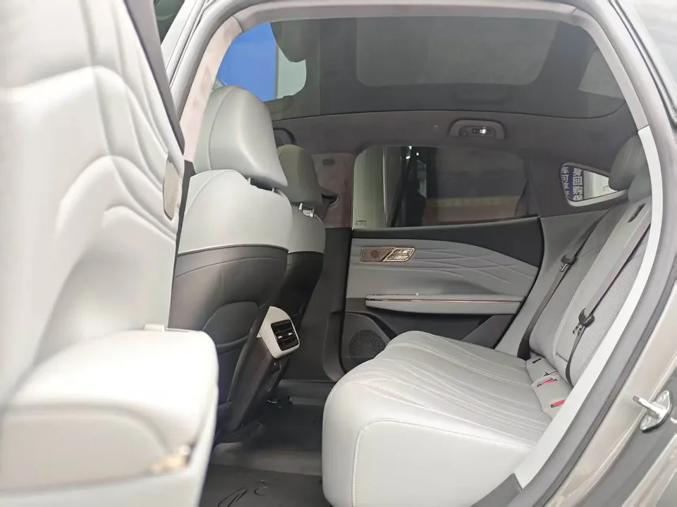 Geely Galaxy E8 700km Long-distance Intelligent Driving Edition 2025 — миниатюра 5