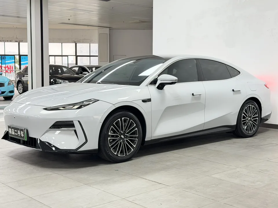 Geely Galaxy E8 2025