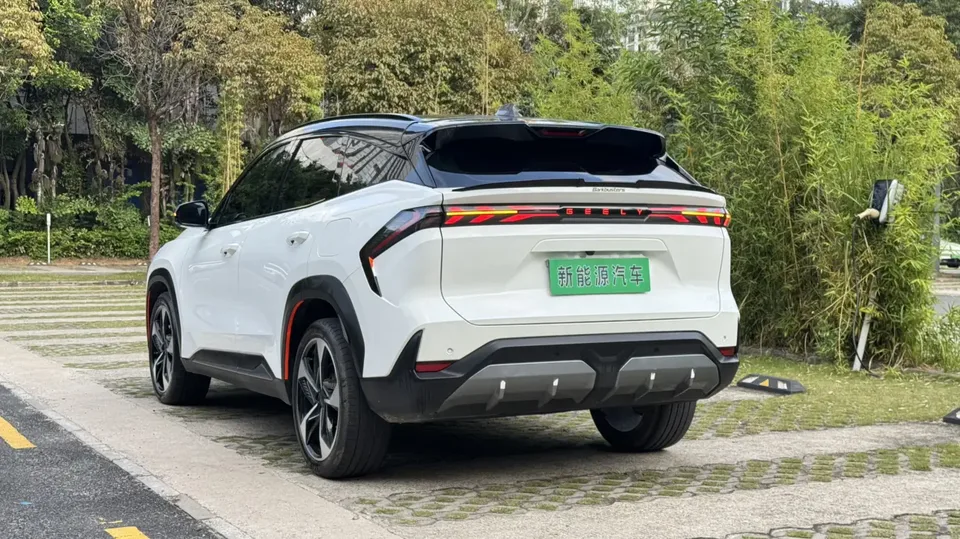 Geely Galaxy L7 1.5T DHT 115km Starship 2023 — миниатюра 2