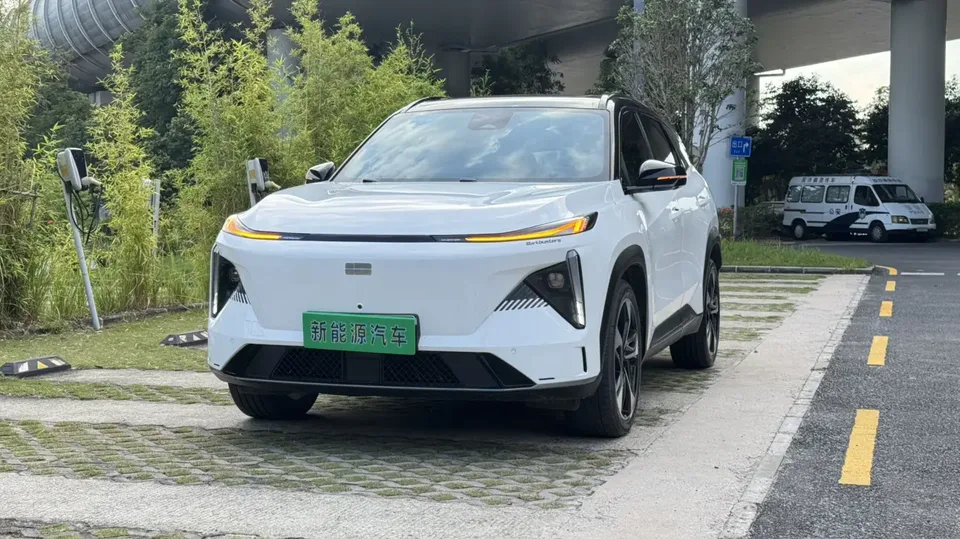 Geely Galaxy L7 2023