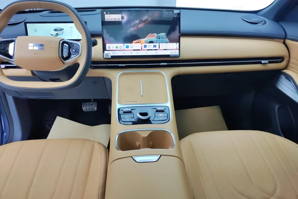 Geely Galaxy Starship 7 EM-i Galaxy Starship 7 EM-i 2025 120KM Pilot Edition 2025 — миниатюра 3