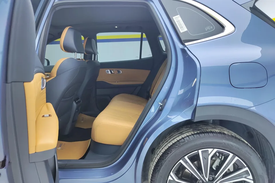 Geely Galaxy Starship 7 EM-i Galaxy Starship 7 EM-i 2025 120KM Pilot Edition 2025 — миниатюра 4