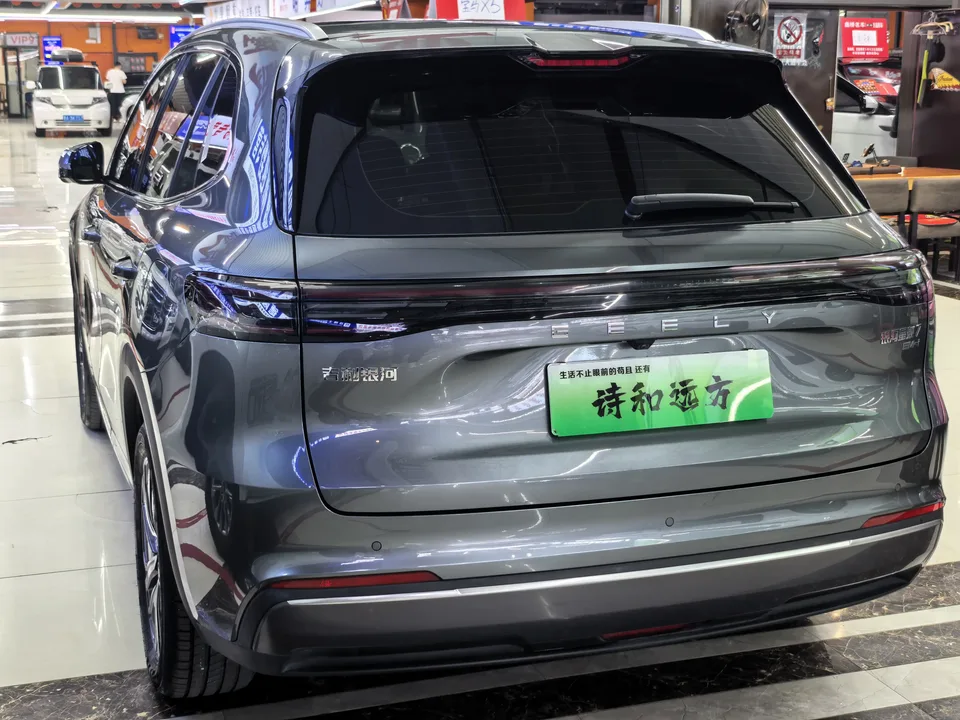 Geely Galaxy Starship 7 EM-i Galaxy Starship 7 EM-i 2025 120KM Exploration+ Edition 2025 — миниатюра 2