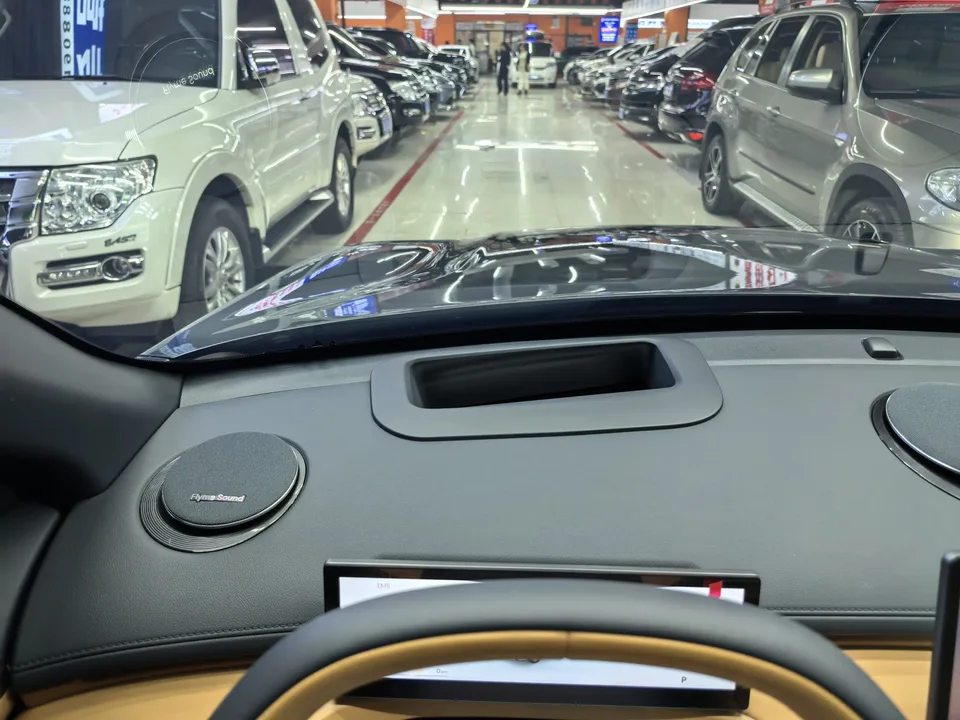 Geely Galaxy Starship 7 EM-i Galaxy Starship 7 EM-i 2025 120KM Exploration+ Edition 2025 — миниатюра 3