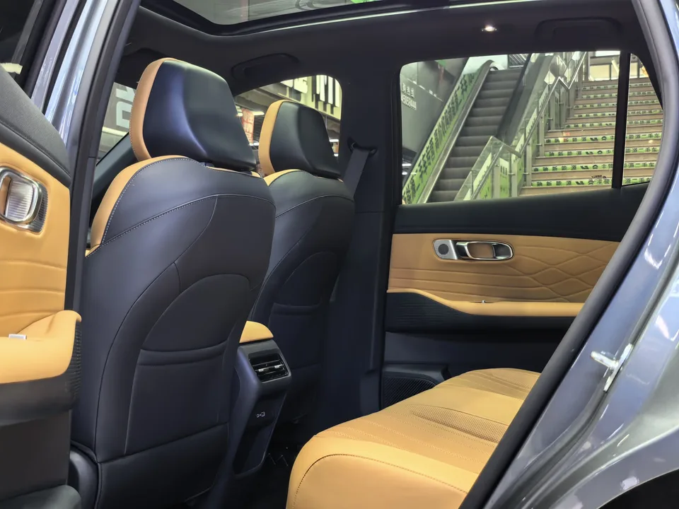 Geely Galaxy Starship 7 EM-i Galaxy Starship 7 EM-i 2025 120KM Exploration+ Edition 2025 — миниатюра 5