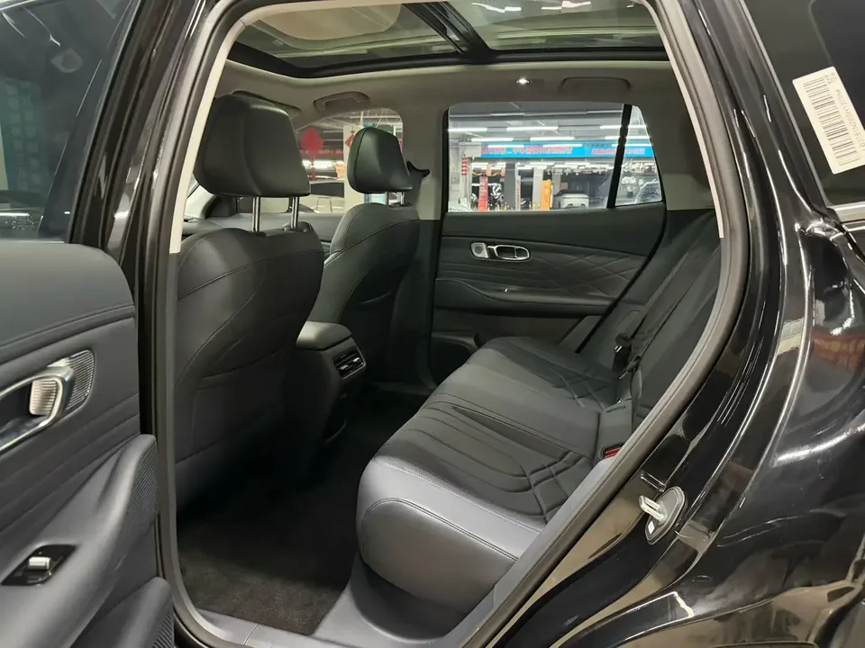 Geely Galaxy Starship 7 EM-i Galaxy Starship 7 EM-i 2026 135KM Navigator Edition 2025 — миниатюра 5
