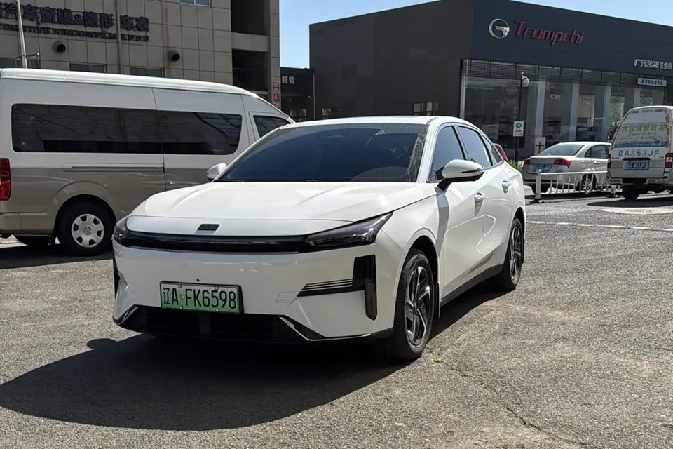 Geely Galaxy L6 2025