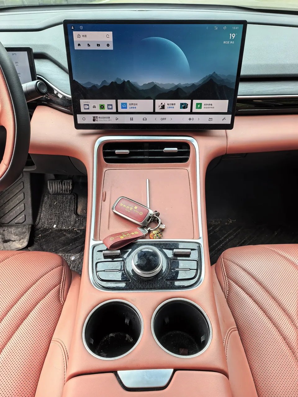 Geely Galaxy L6 1.5 EM-i DHT 140KM Exploration+ Edition 2025 — миниатюра 4