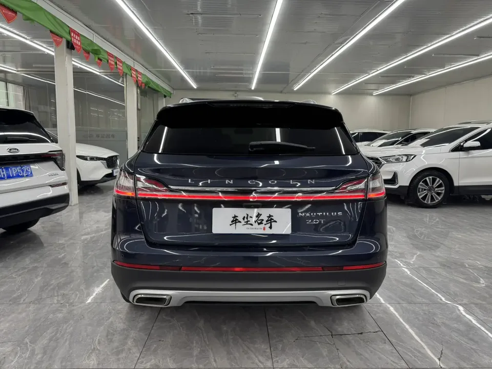 Lincoln Navigator Navigator 2021 2.0T 4WD Premium Edition 2022 — миниатюра 2