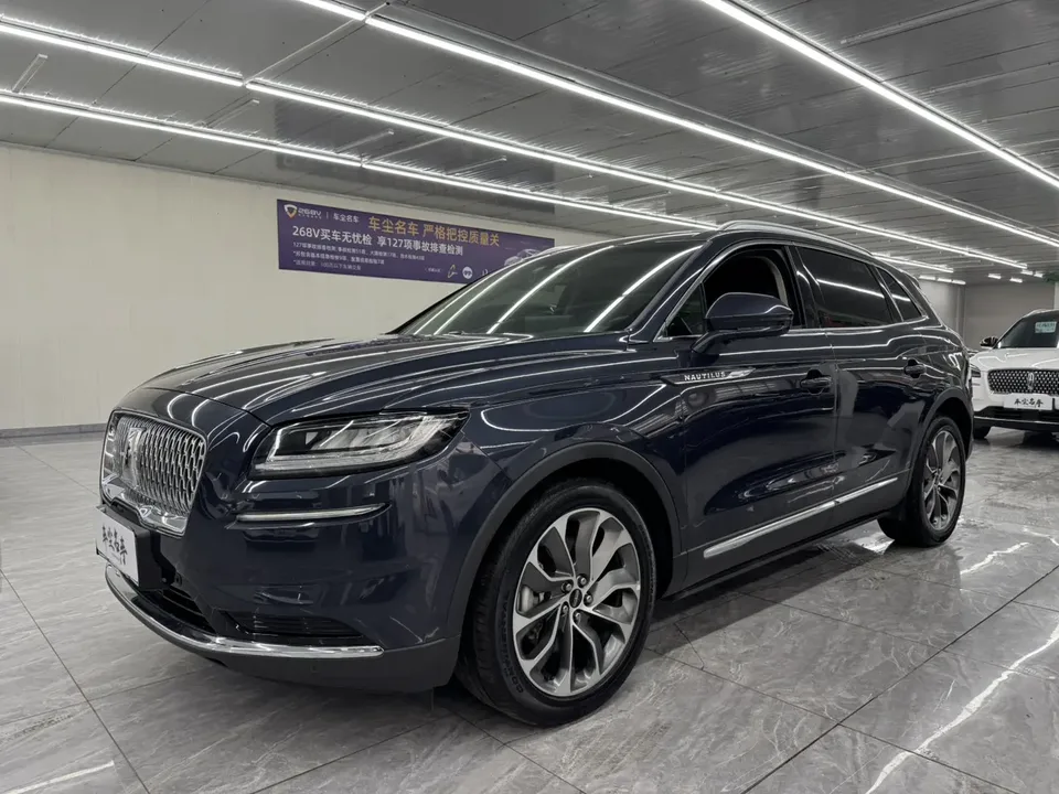 Lincoln Navigator Navigator 2021 2.0T 4WD Premium Edition 2022 — фото 1, купить с доставкой в Москву
