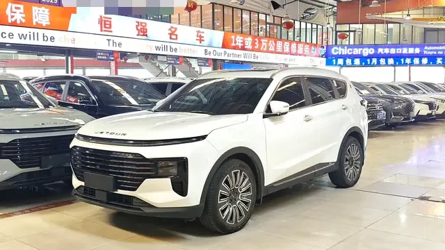 Jetour Jietu X70 PLUS JETOUR X70 PLUS 2025 1.5T 6DCT Luxury Edition 7 Seaters 2025 — фото 1, купить с доставкой в Москву