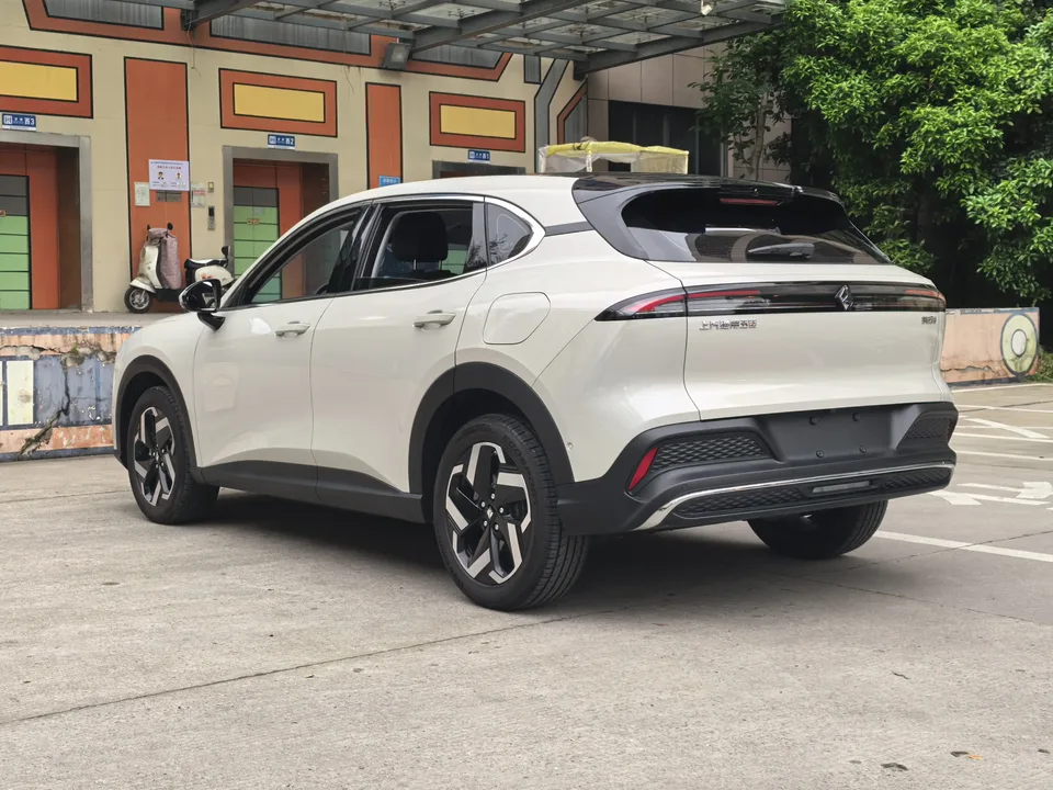 Baojun Yunhai EV 500km pure electric version 2025 — миниатюра 2