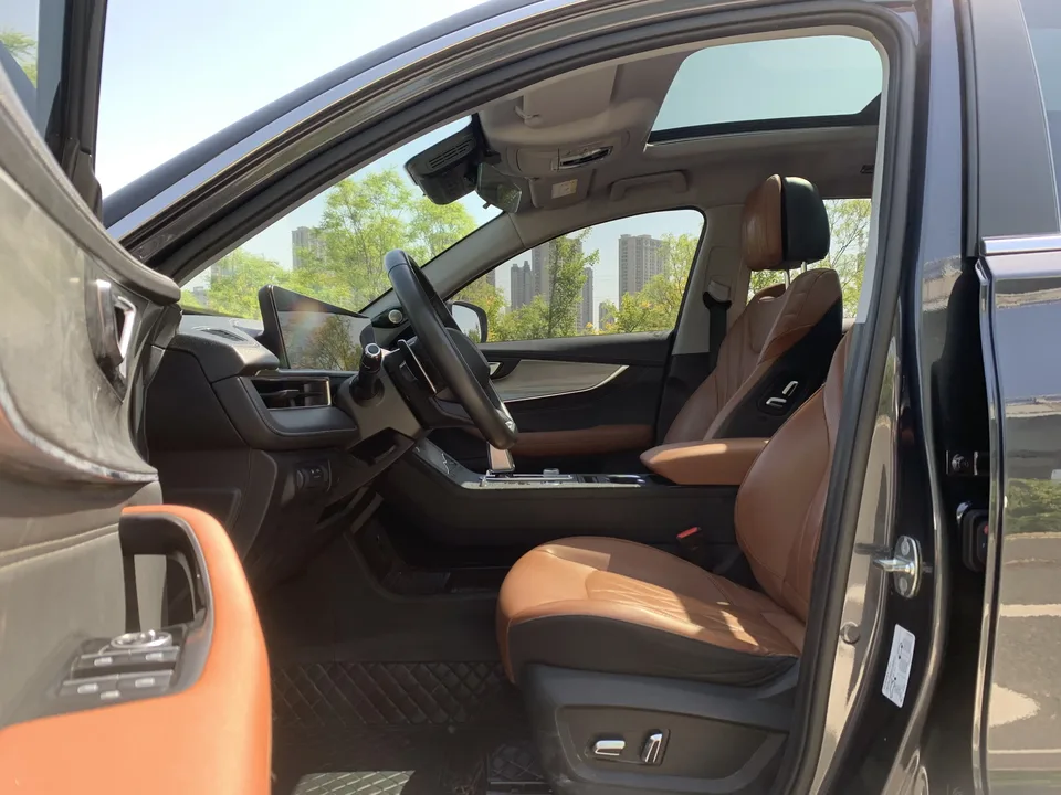 Chery Tiggo 8 PLUS 290TGDI DCT luxury edition+ 2023 — миниатюра 3