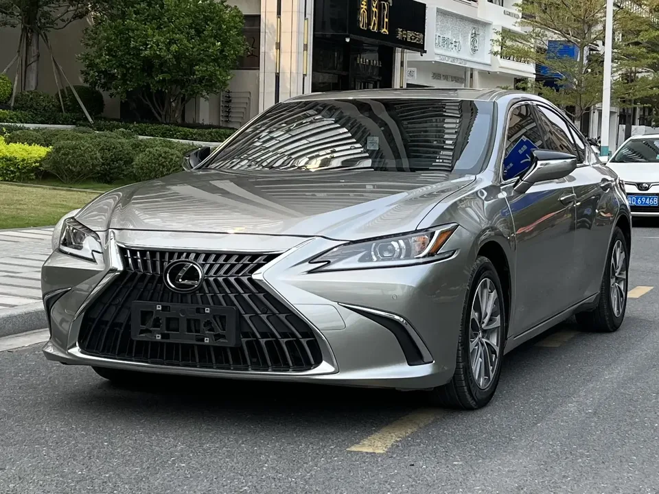 Lexus ES 2022
