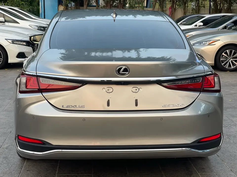 Lexus ES 200 Excellence Edition 2022 — миниатюра 2