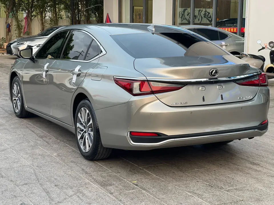 Lexus ES 200 Excellence Edition 2022 — миниатюра 4