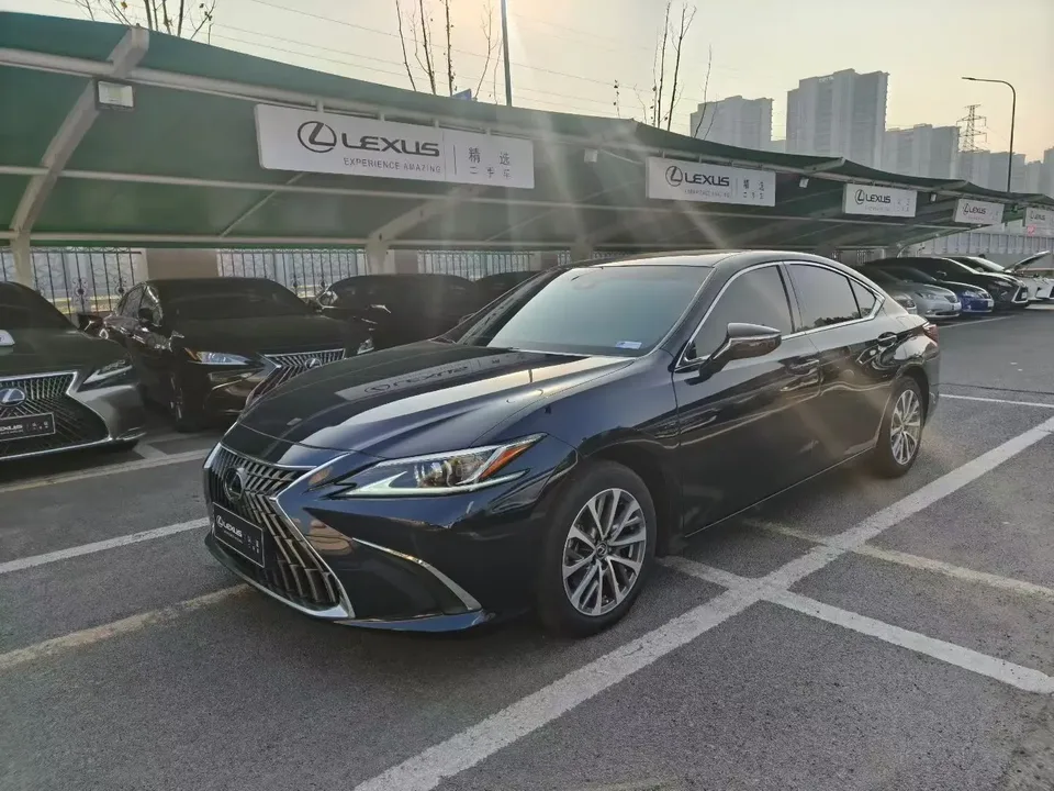 Lexus ES 2022