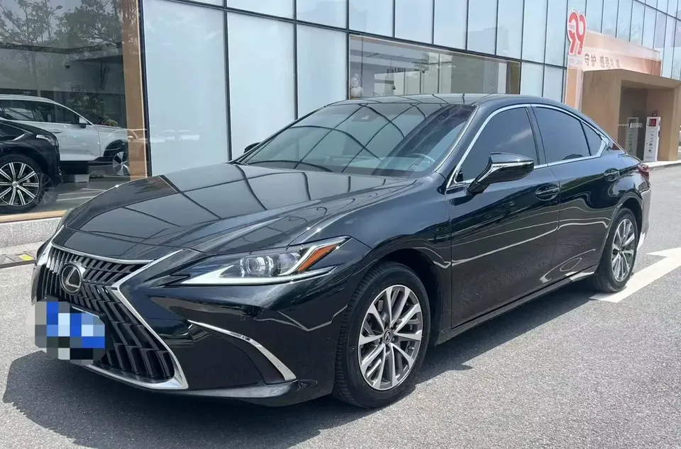 Lexus ES 2024
