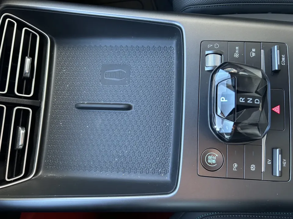 BYD Song Pro DM Second Generation Intelligent Driving Edition DM-i 75KM Leading Edition 2025 — миниатюра 3