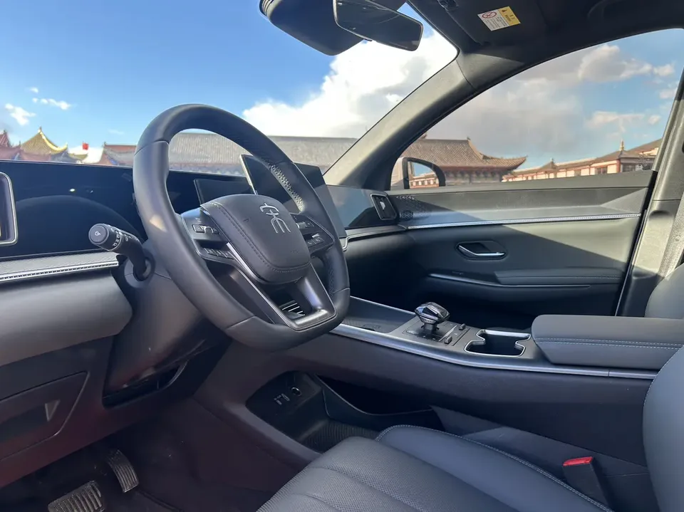 BYD Song Pro DM Second Generation Intelligent Driving Edition DM-i 75KM Leading Edition 2025 — миниатюра 4