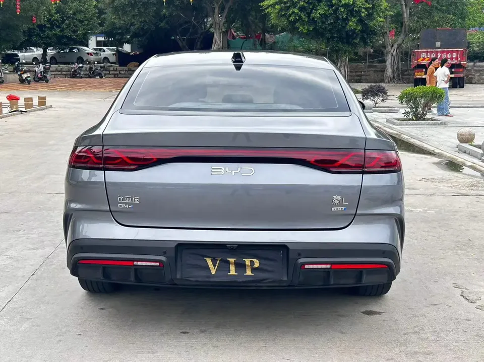 BYD Qin L DM Intelligent Driving Edition DM-i 80KM Beyond Edition 2025 — миниатюра 2