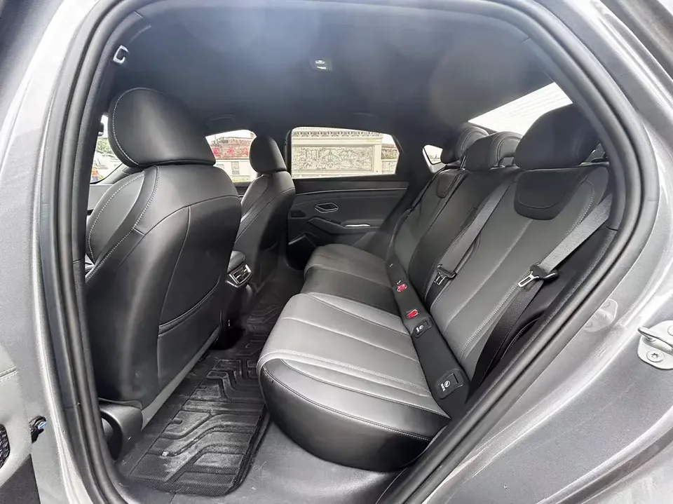 BYD Qin L DM Intelligent Driving Edition DM-i 80KM Beyond Edition 2025 — миниатюра 3