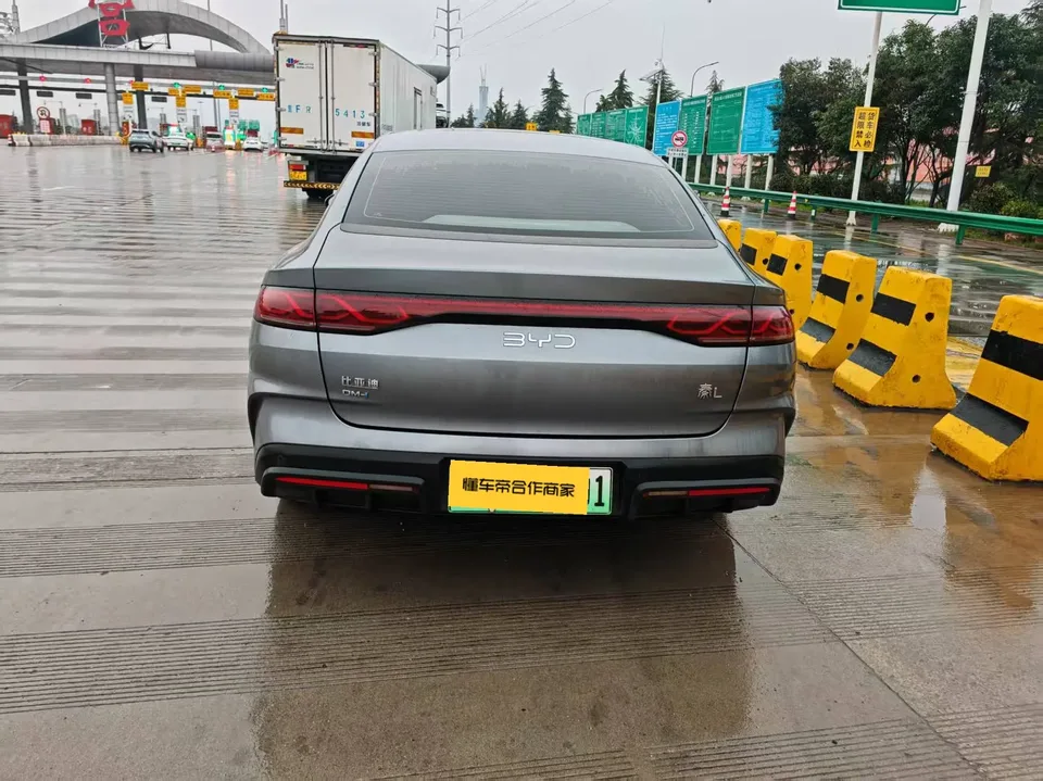 BYD Qin L DM DM-i 120KM Beyond Edition 2024 — миниатюра 2
