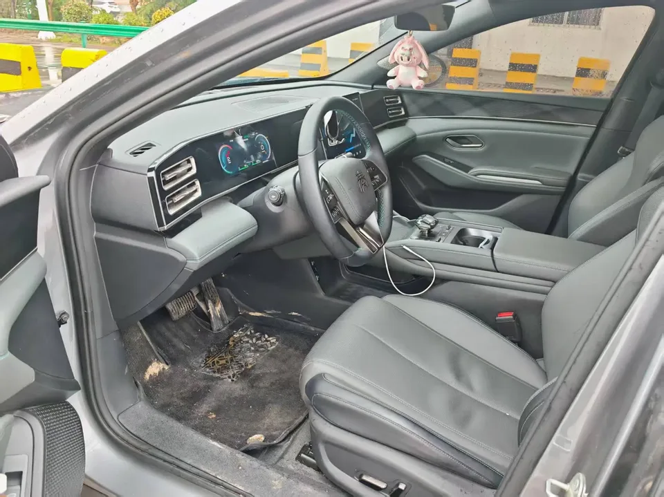 BYD Qin L DM DM-i 120KM Beyond Edition 2024 — миниатюра 5