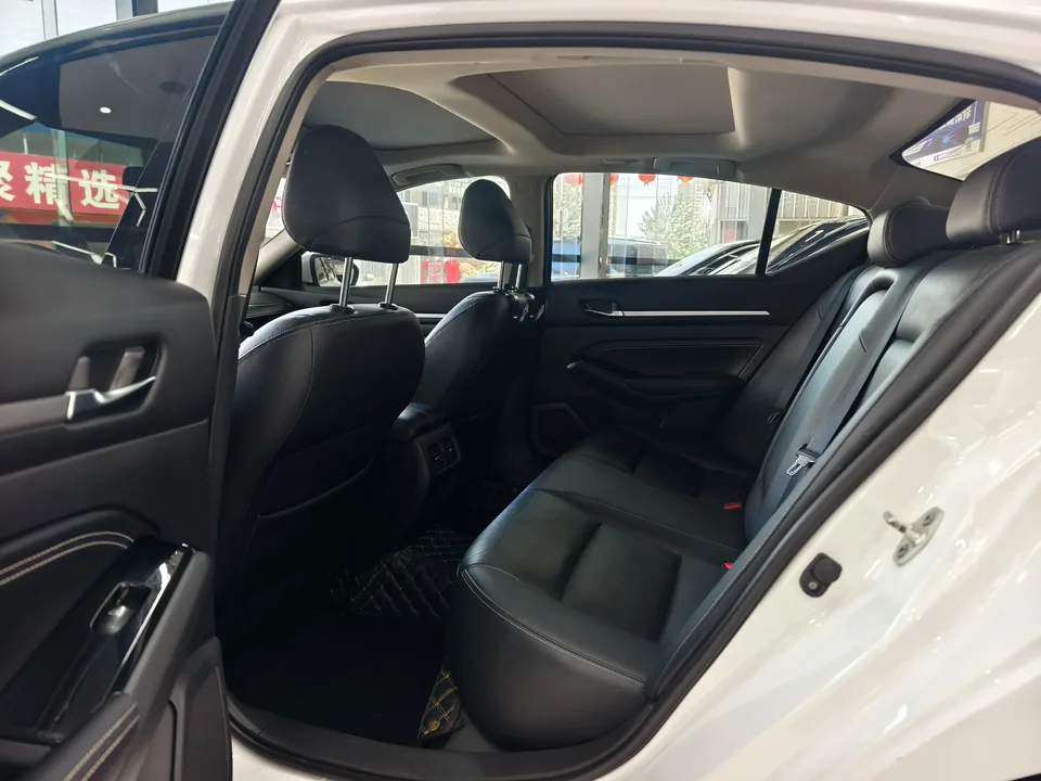 Nissan Altima 2.0L XE Pure Edition 2023 — миниатюра 5