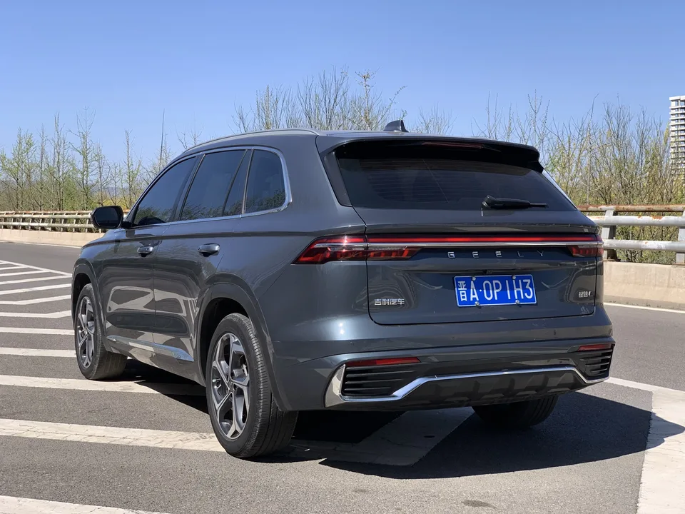Geely Monjaro 2.0TD DCT EVO 2WD Premium Edition 2023 — миниатюра 2
