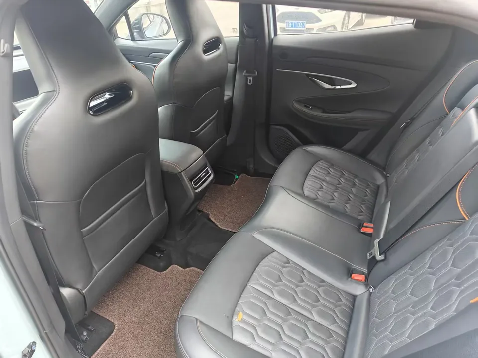 Changan UNI-T 1.5T exclusive model 2023 — миниатюра 3