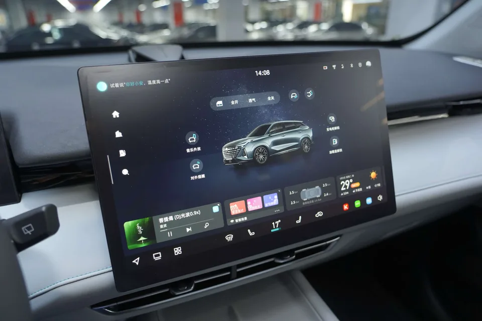 Changan UNI-Z PHEV Blue Whale iDD 125KM Beyond Edition 2024 — миниатюра 2