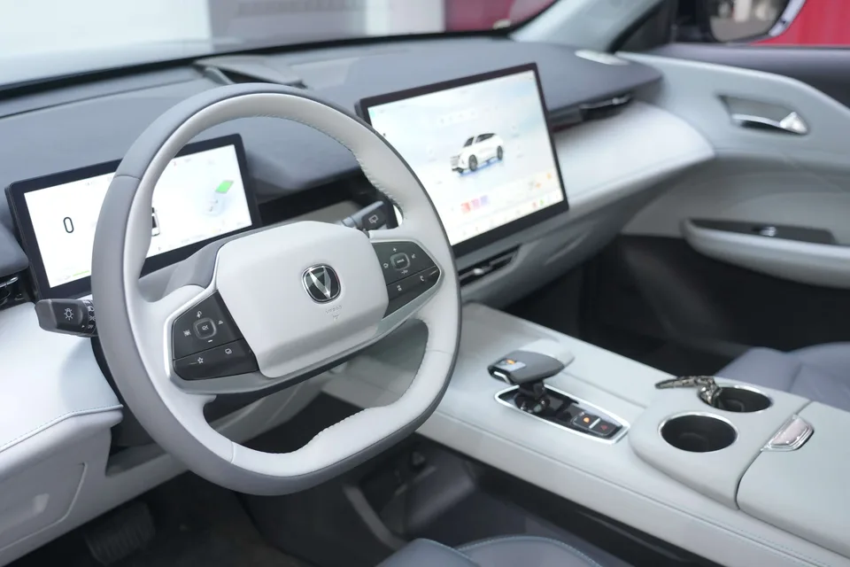 Changan UNI-Z PHEV Blue Whale iDD 125KM Beyond Edition 2024 — миниатюра 5