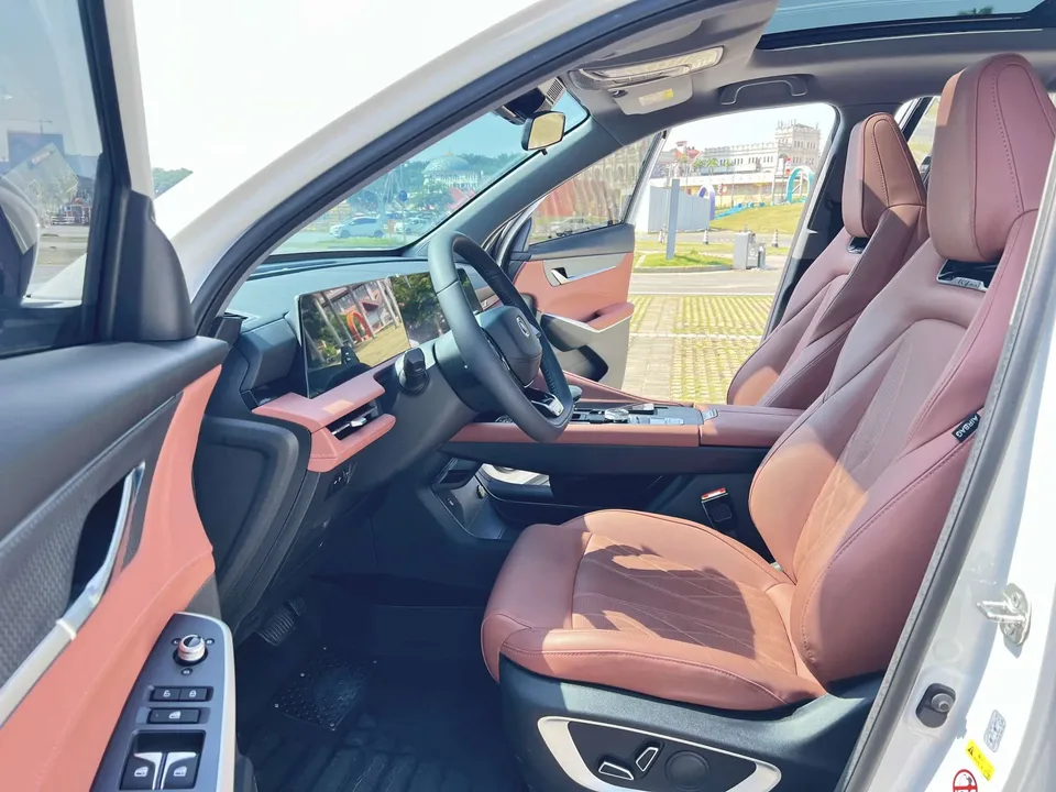 Changan CS75PLUS third generation champion version 1.5T automatic intelligent driving dynamic navigation model 2024 — миниатюра 5