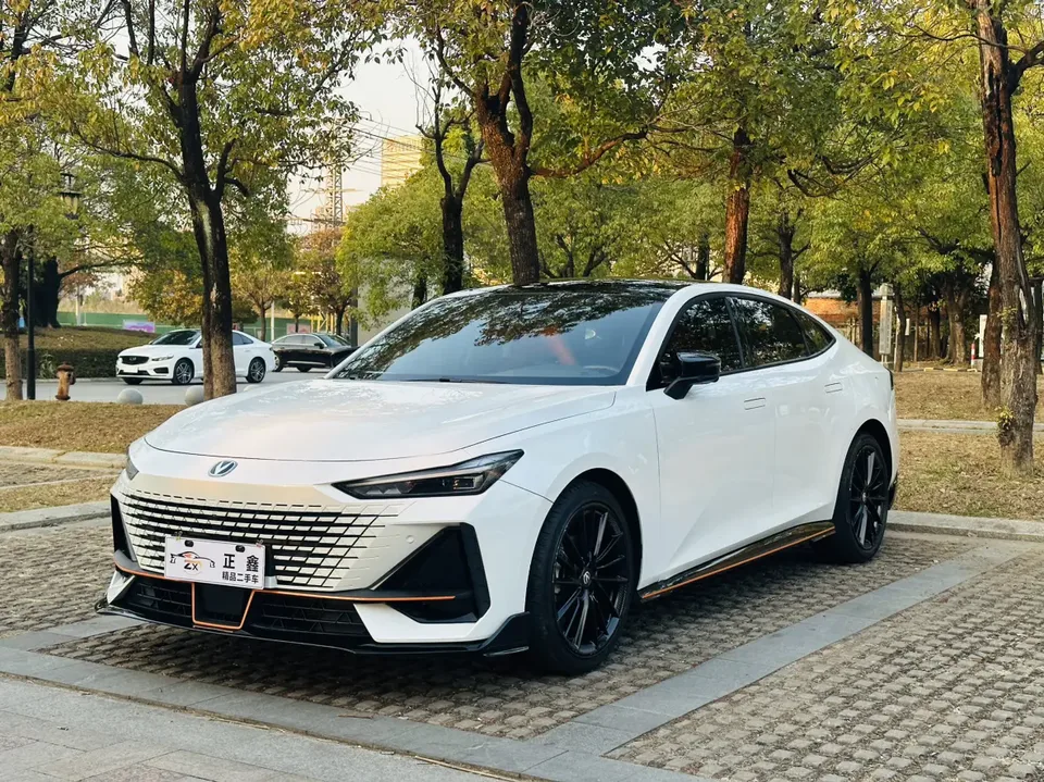 Changan UNI-V Changan UNI-V 2023 1.5T Sports Edition 2024 — photo 1, buy with delivery to Moscow