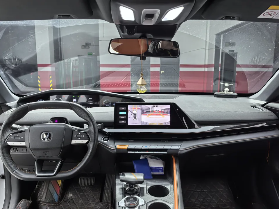 Changan UNI-V 1.5T Premium Edition 2023 — миниатюра 2